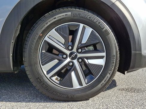 Certified 2022 Kia Niro LXS image 8