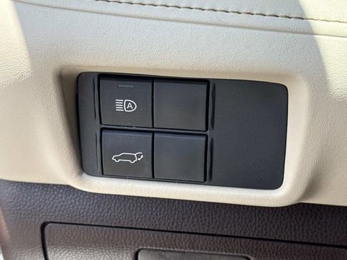 Used 2021 Toyota Highlander XLE FWD image 48