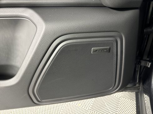 Certified 2025 Porsche Macan image 14