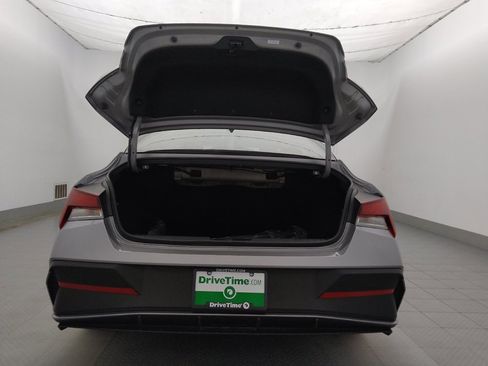 Used 2025 Hyundai Elantra SE FWD image 29