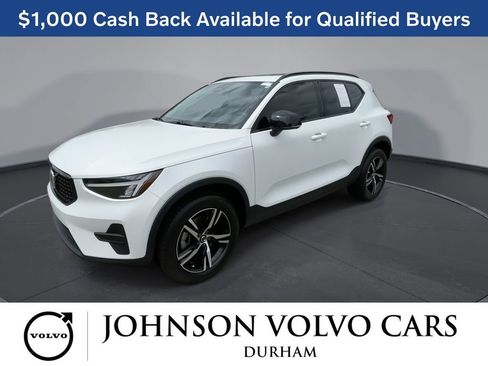 New 2026 Volvo XC40 B4 Core w/ Climate Package FWD image 4