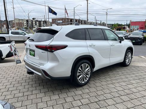New 2026 Toyota Highlander Platinum AWD/4WD image 5