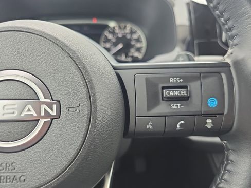Used 2025 Nissan Pathfinder SV FWD image 19