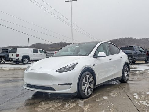 Used 2021 Tesla Model Y Long Range image 1