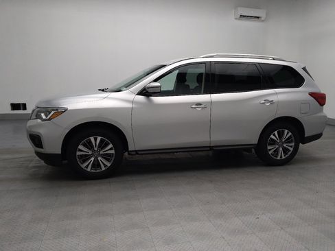 Used 2019 Nissan Pathfinder SV image 2