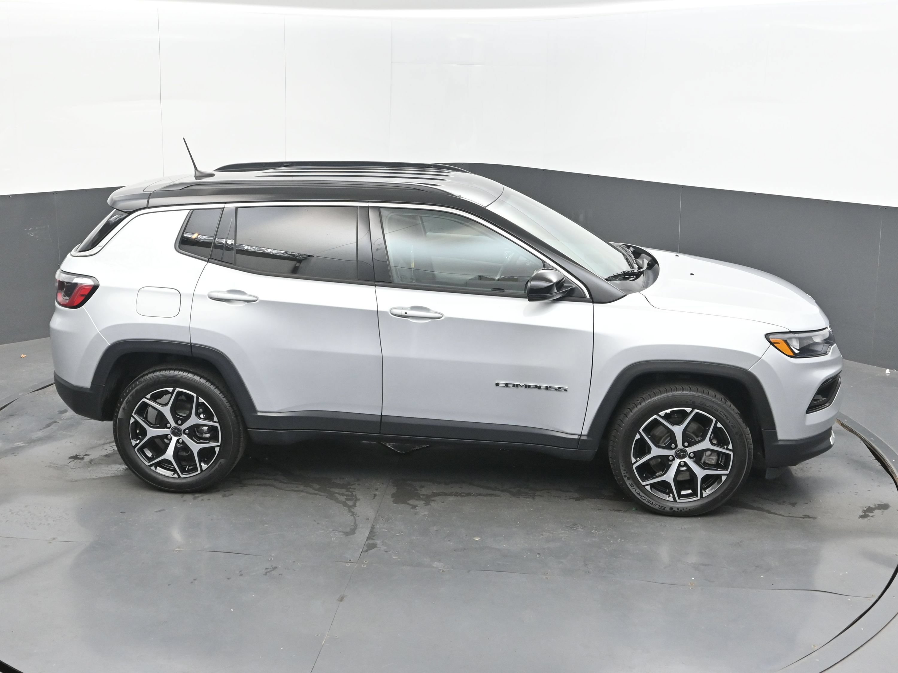 Used 2025 Jeep Compass Limited AWD/4WD image 39