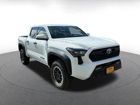 Used 2025 Toyota Tacoma TRD Off-Road AWD/4WD image 1
