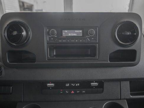 Used 2025 Mercedes-Benz Sprinter 2500 image 19