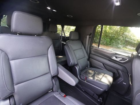 Used 2022 Chevrolet Suburban Z71 w/ Z71 Off-Road Package AWD/4WD image 23