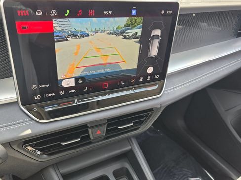 Certified 2026 Volkswagen Tiguan SE w/ Panoramic Sunroof Package FWD image 23