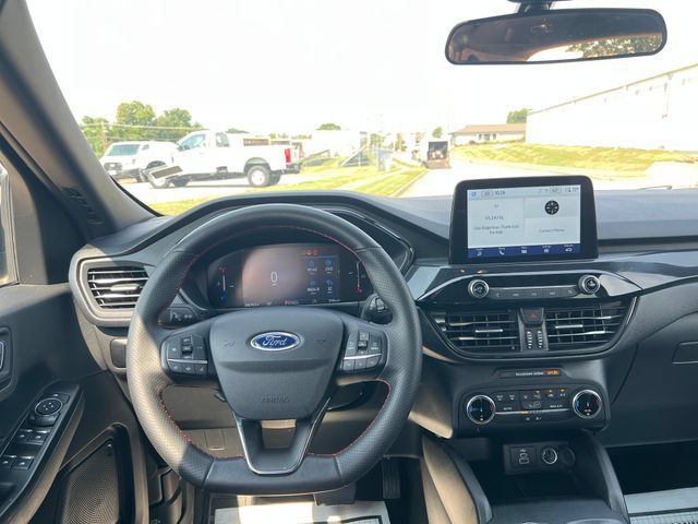 Certified 2025 Ford Escape ST-Line FWD image 24