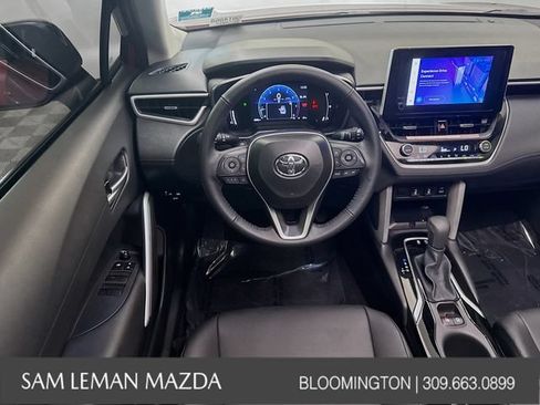 Used 2025 Toyota Corolla Cross XLE w/ Convenience Package FWD image 23