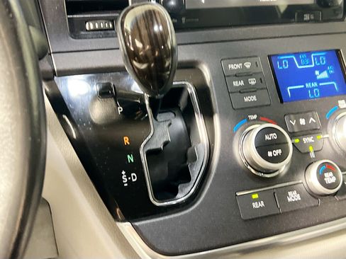 Used 2015 Toyota Sienna XLE w/ XLE Navigation Package FWD image 24