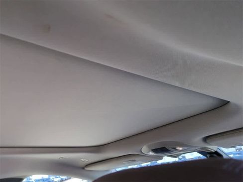 Used 2018 Chrysler Pacifica Limited w/ Tire & Wheel Group image 15