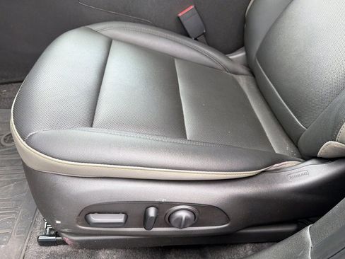 Used 2025 Chevrolet Trax ACTIV w/ Sunroof Package FWD image 13