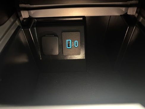 Used 2024 Ford Explorer Limited w/ Limited Technology Package image 35