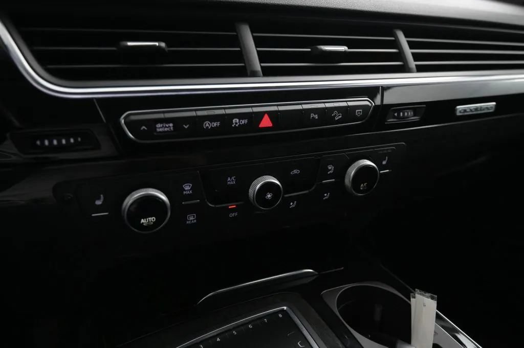 Used 2018 Audi Q7 3.0T Premium Plus w/ Premium Plus Package AWD/4WD image 24