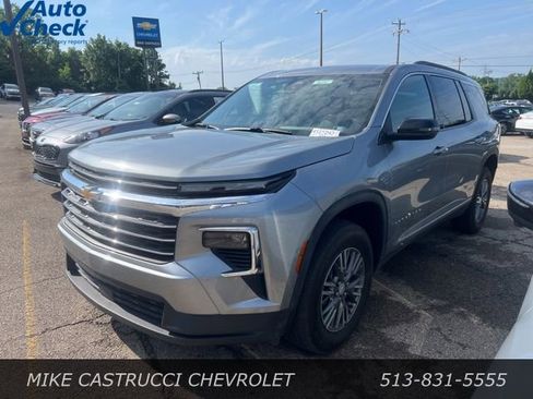 Used 2026 Chevrolet Traverse LT AWD/4WD image 1