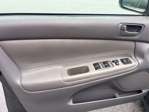 Used 2004 Toyota Camry LE FWD image 7