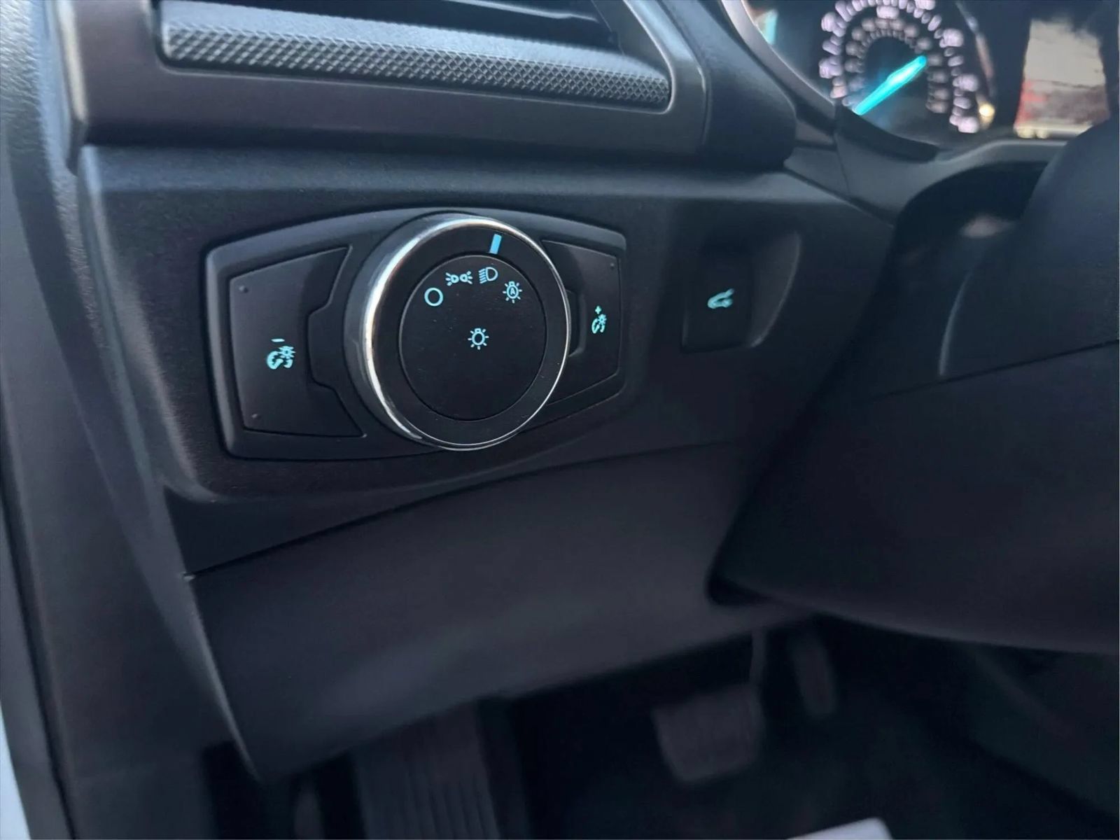 Used 2019 Ford Fusion SE FWD image 23