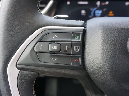 Used 2024 Jeep Grand Cherokee L Altitude AWD/4WD image 8