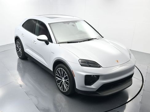Certified 2024 Porsche Macan 4 Electric image 41