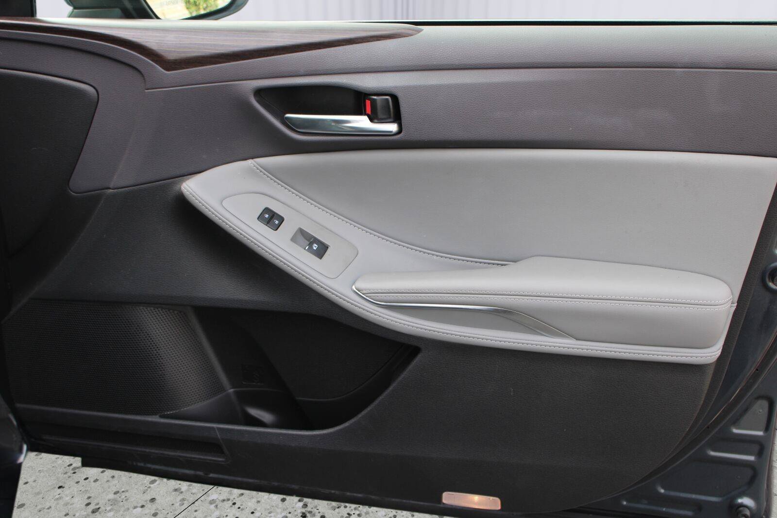 Used 2019 Toyota Avalon XLE FWD image 40