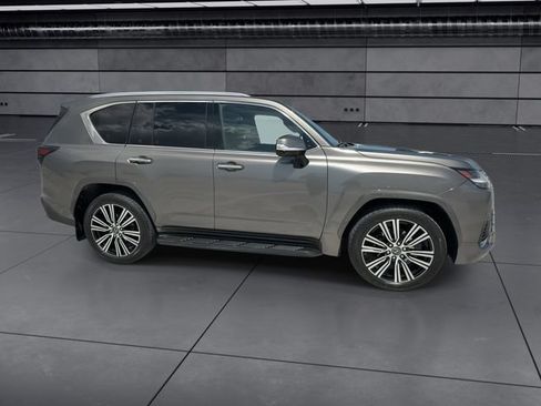 Used 2024 Lexus LX 600 4WD w/ Luxury Package image 9