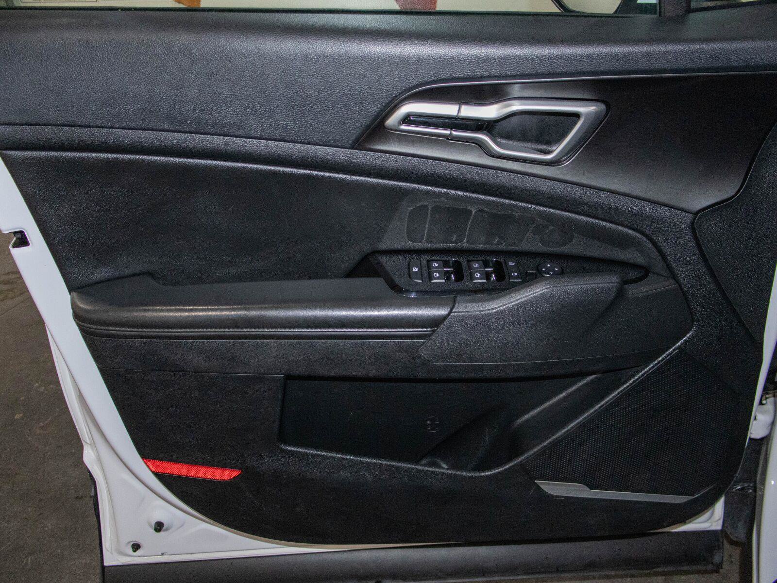Used 2024 Kia Sportage EX FWD image 11