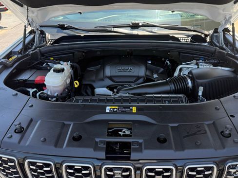Used 2022 Jeep Grand Cherokee L Summit AWD/4WD image 8