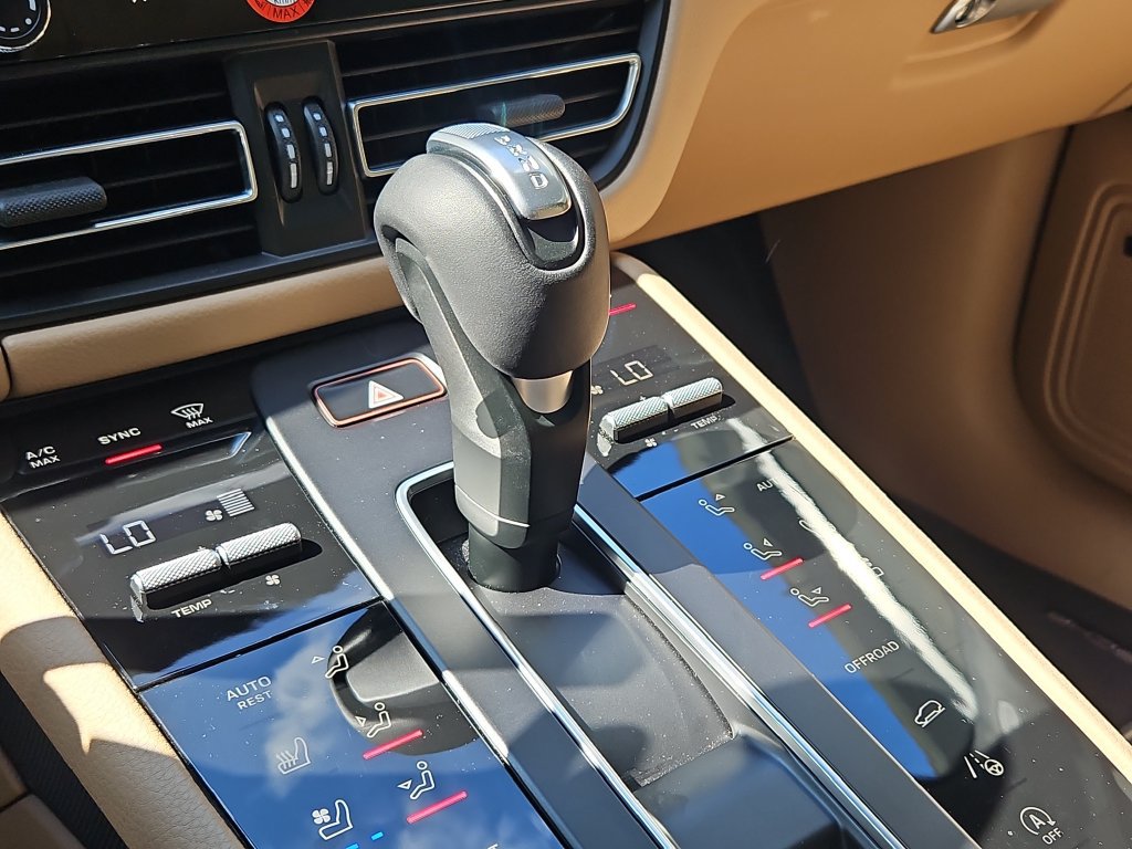 Certified 2026 Porsche Macan AWD/4WD image 33