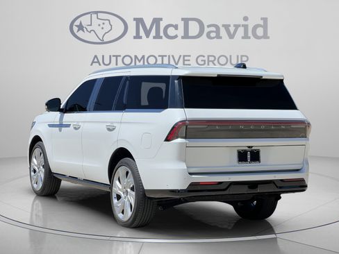 Certified 2025 Lincoln Navigator Reserve AWD/4WD image 5