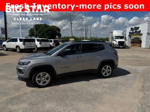 Used 2024 Jeep Compass Latitude image 1