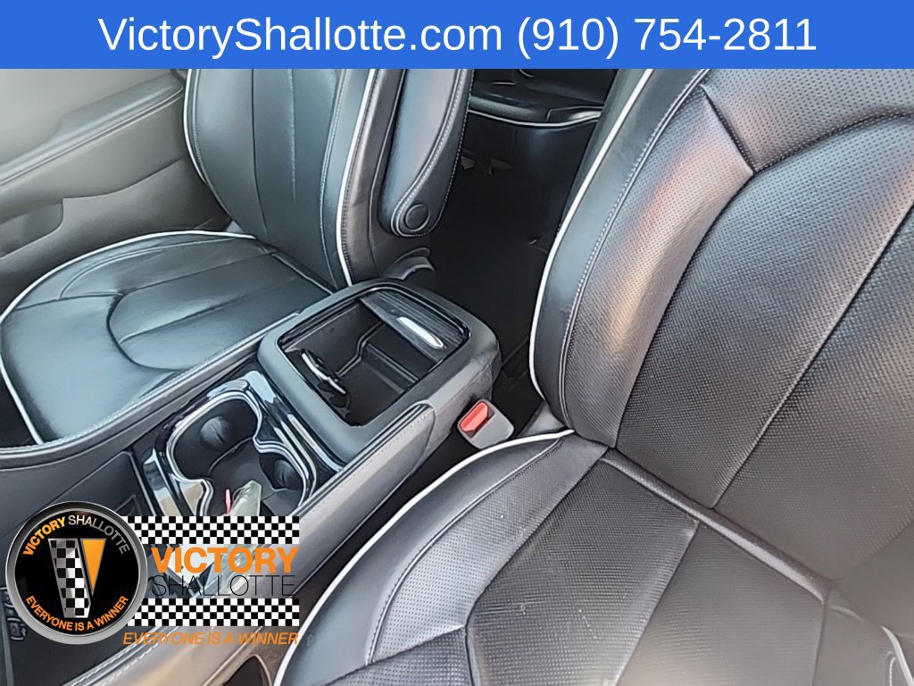 Used 2025 Chrysler Pacifica Limited FWD image 30