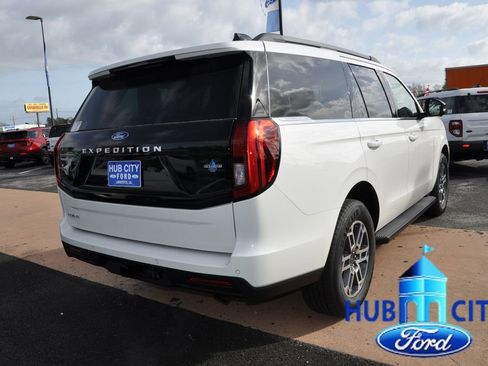 New 2026 Ford Expedition Active image 5