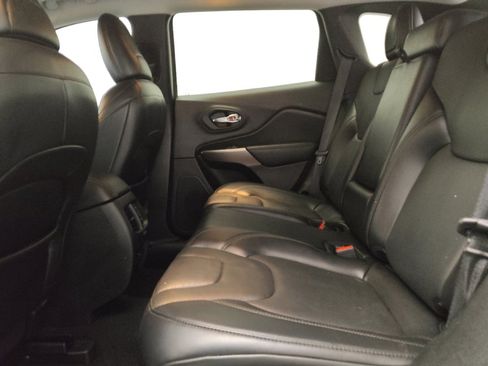 Used 2021 Jeep Cherokee Limited image 18