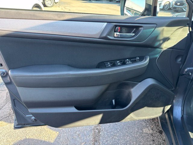 Used 2017 Subaru Outback 2.5i Premium AWD/4WD image 8