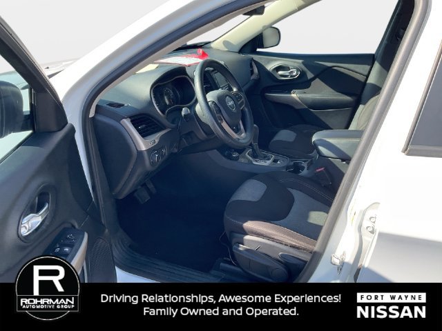 Used 2017 Jeep Cherokee Sport AWD/4WD image 10