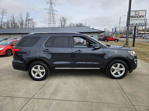 Used 2017 Ford Explorer XLT w/ Equipment Group 202A AWD/4WD image 5