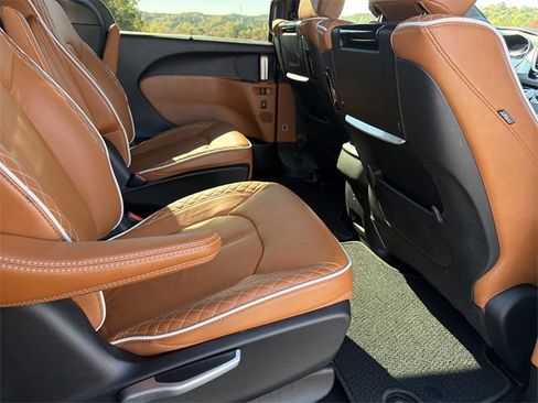 Used 2024 Chrysler Pacifica Pinnacle image 15