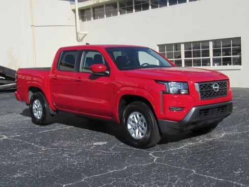 Used 2024 Nissan Frontier SV image 1