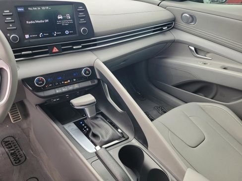 Certified 2025 Hyundai Elantra Sport image 26