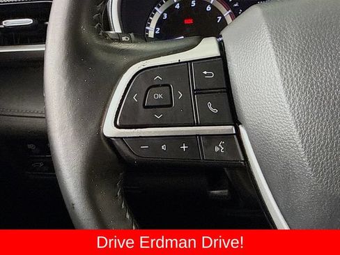 Used 2023 Toyota Highlander XSE FWD image 13