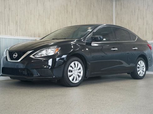 Used 2017 Nissan Sentra S FWD image 4