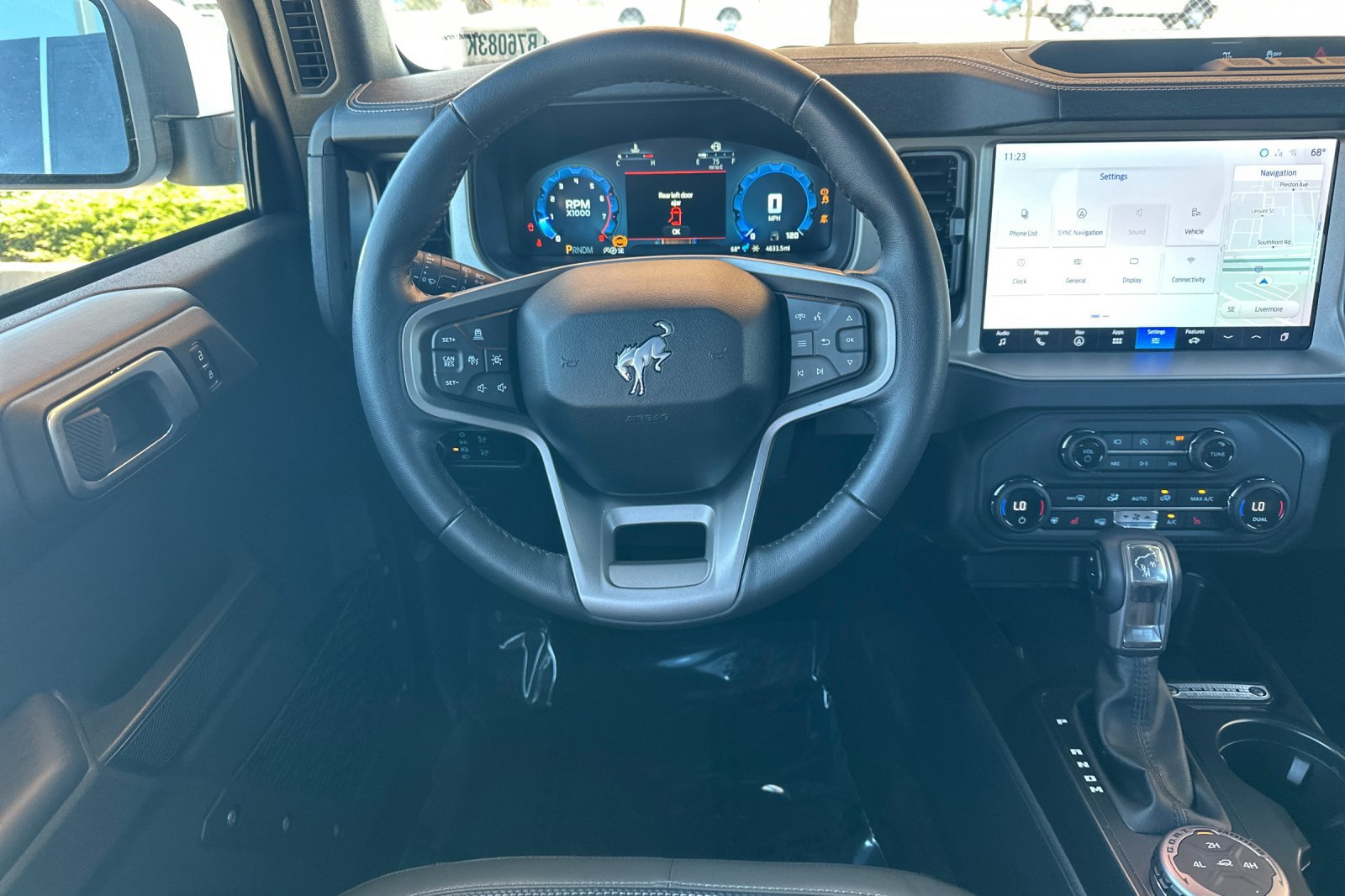 Used 2025 Ford Bronco Outer Banks AWD/4WD image 16