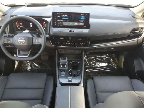 Certified 2025 Nissan Rogue SL w/ Tech Package FWD image 15