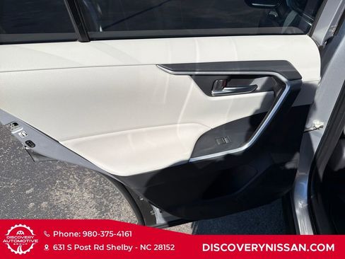 Used 2020 Toyota RAV4 XLE Premium FWD image 33