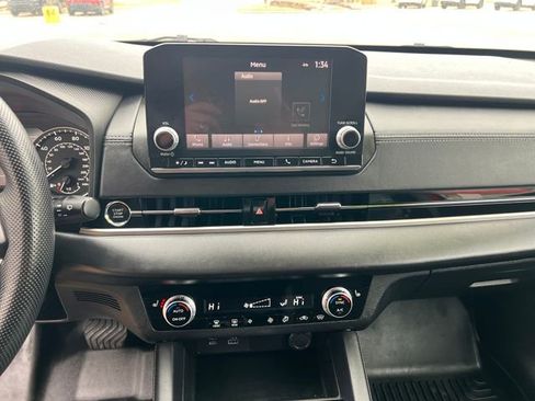 Used 2023 Mitsubishi Outlander SE image 16