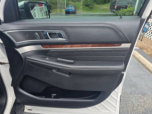 Used 2016 Ford Explorer Platinum AWD/4WD image 17