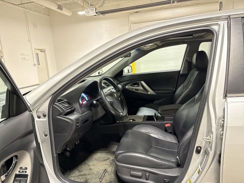 Used 2010 Toyota Camry SE FWD image 19